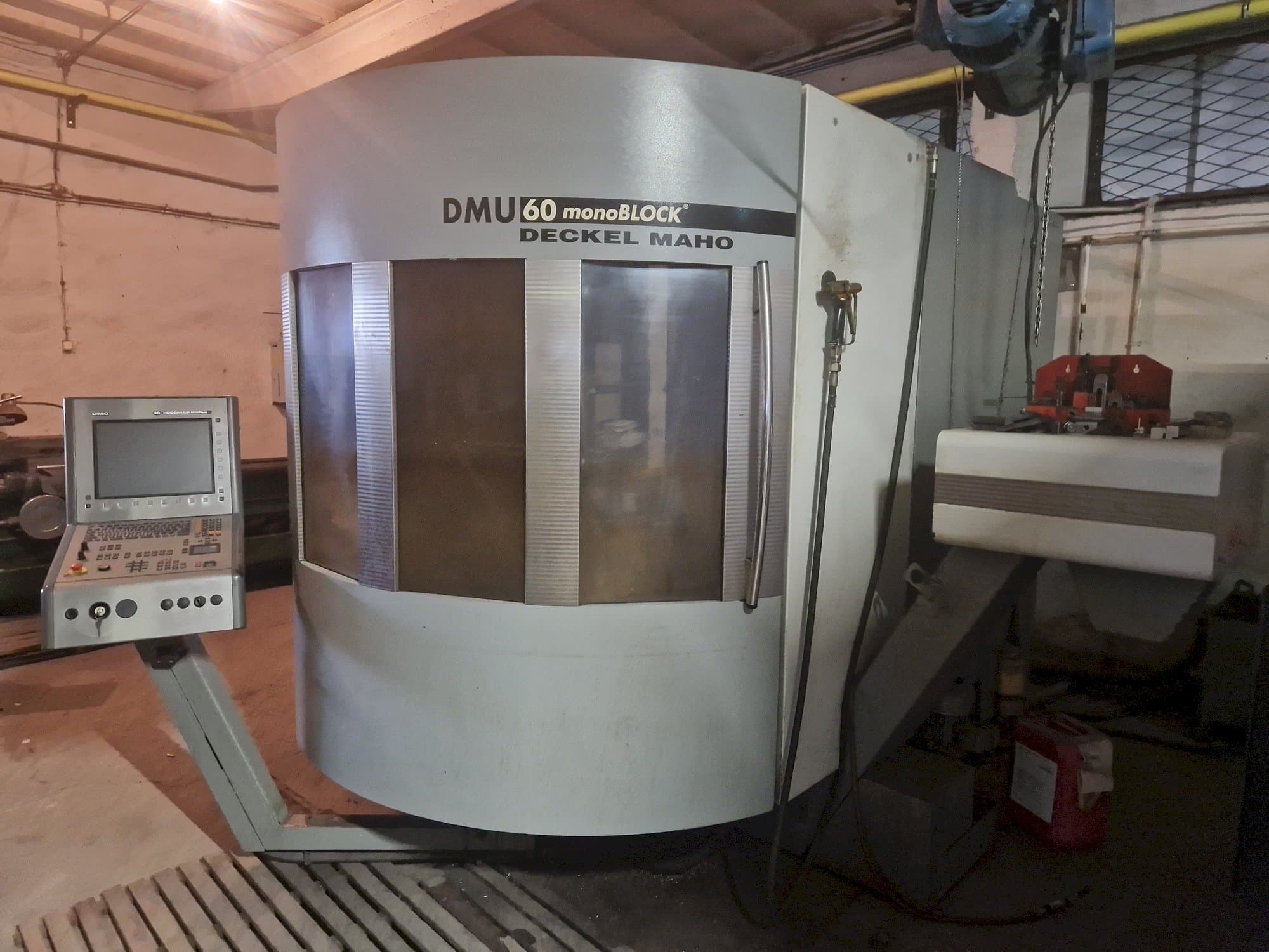DECKEL MAHO DMU 60 monoBLOCK-maskinen framifrån