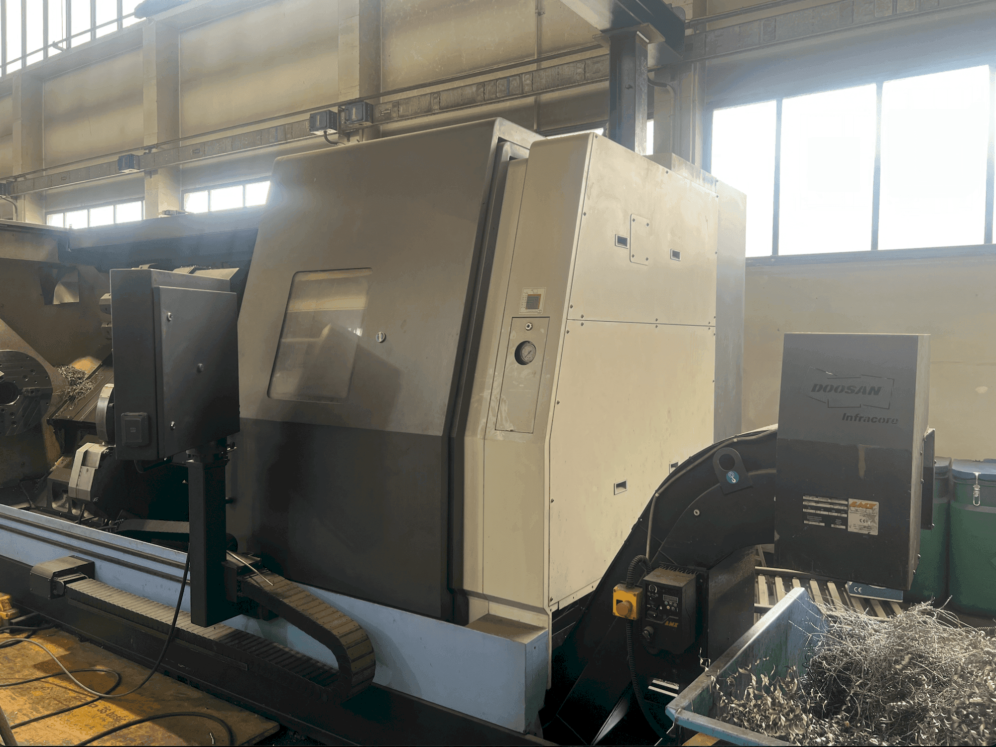 DOOSAN Puma 700 LM-maskinen framifrån