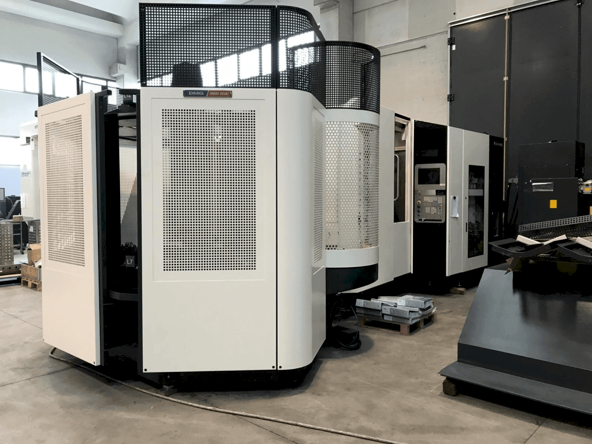 DMG DECKEL MAHO DMC 60H Linear-maskinen framifrån