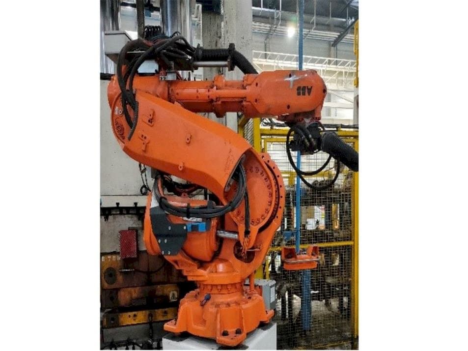 ABB IRB 6640-185/2.8-maskinen framifrån