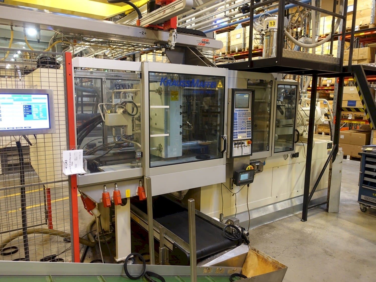 Krauss Maffei KM 150-700 C1-maskinen framifrån