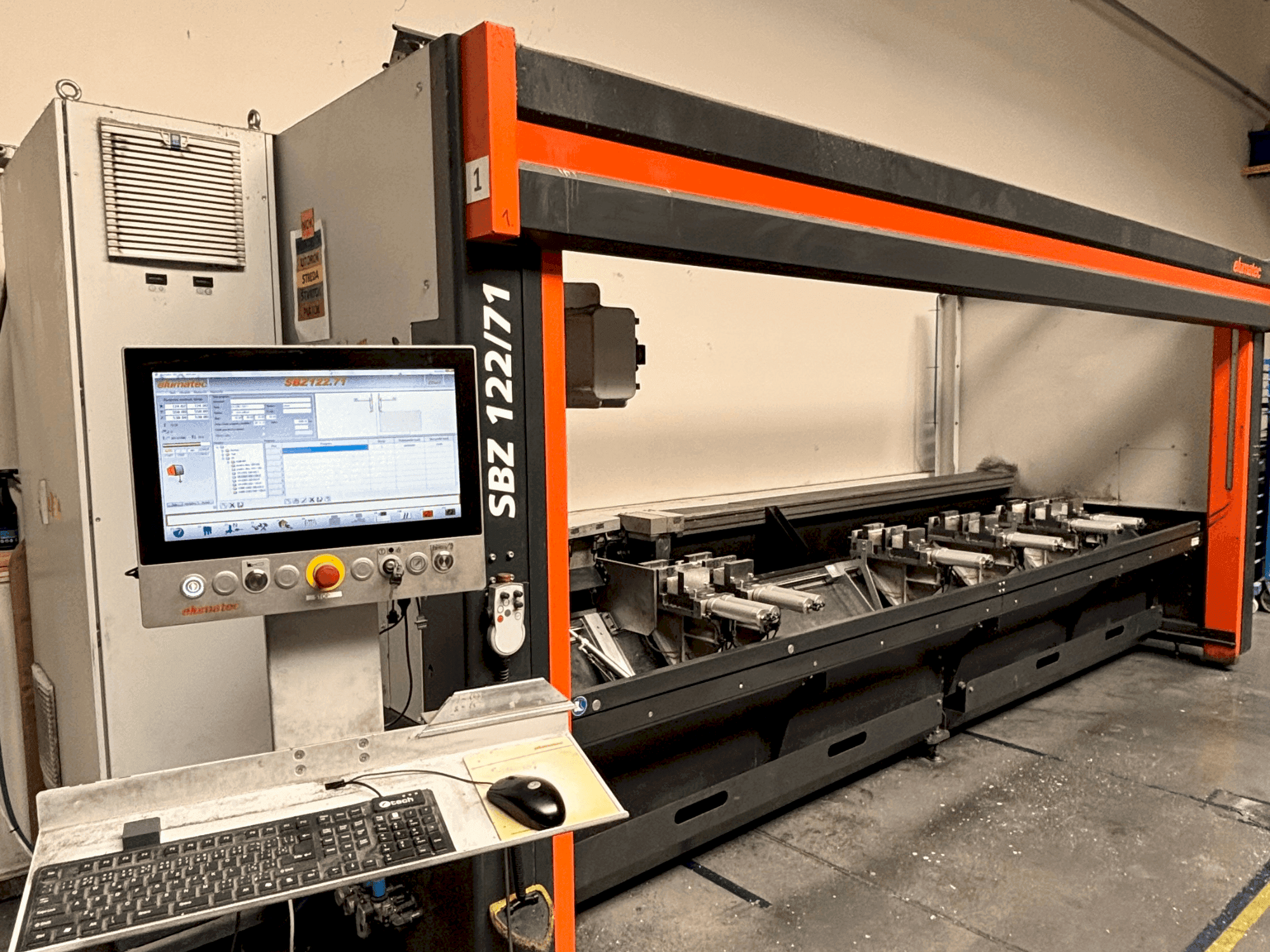 Elumatec SBZ 122/71-maskinen framifrån