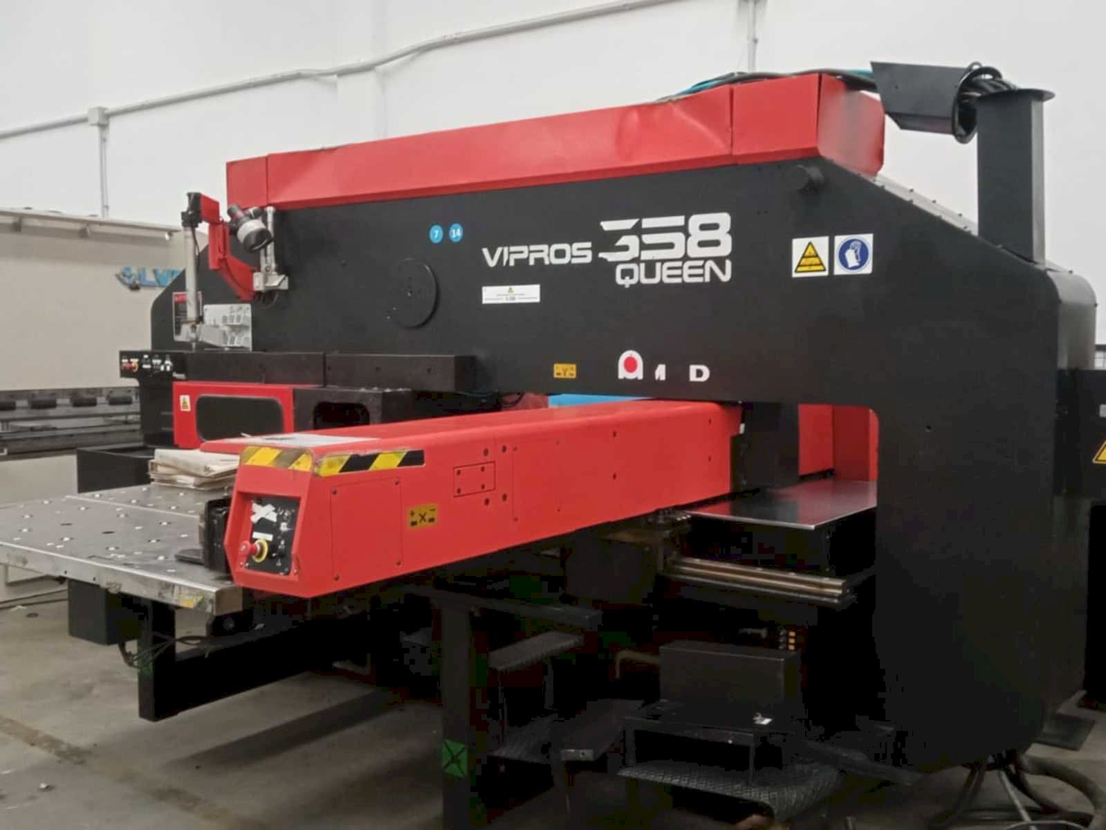 AMADA Vipros 358 Queen-maskinen framifrån