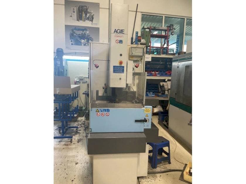 AGIE Agietron Compact 1-maskinen framifrån