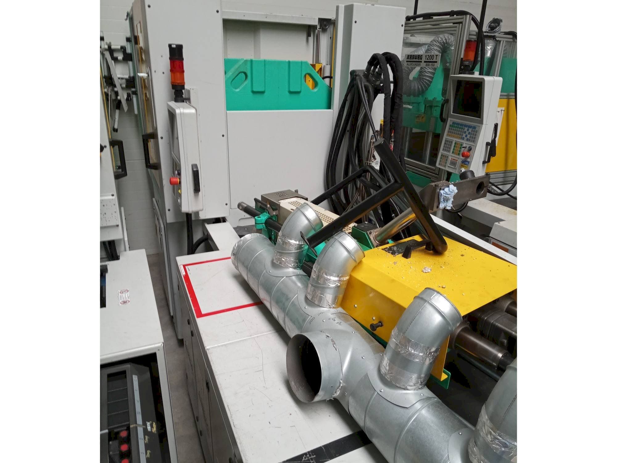 Arburg Allrounder 1200T-800-170-maskinen framifrån