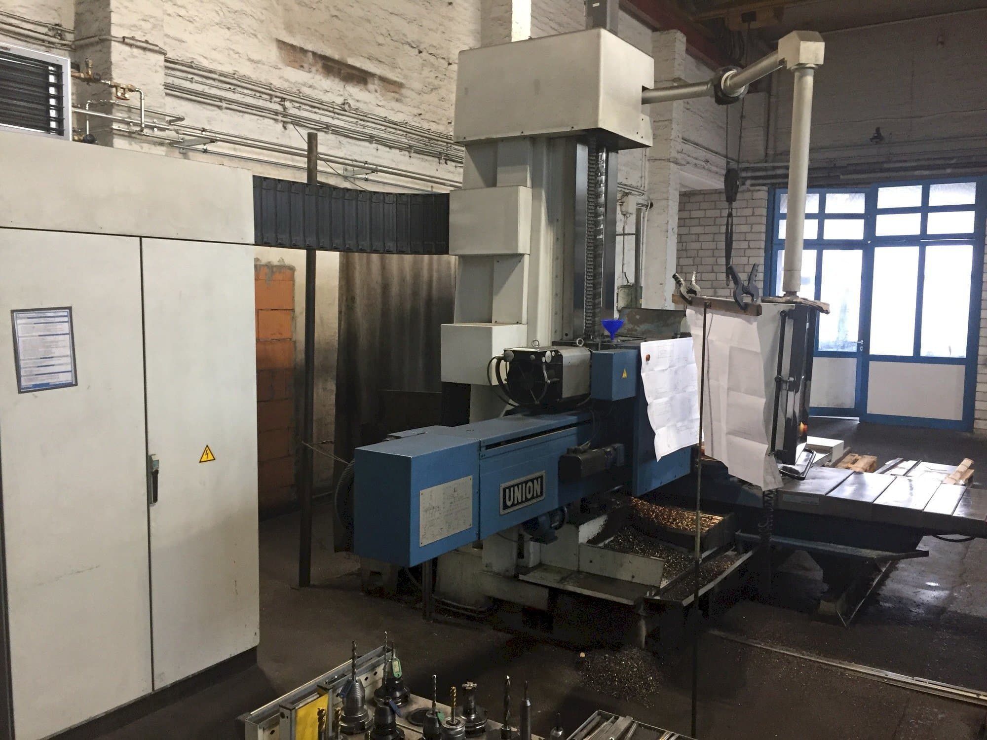 Union BFT 102-maskinen sedd från vänster sida