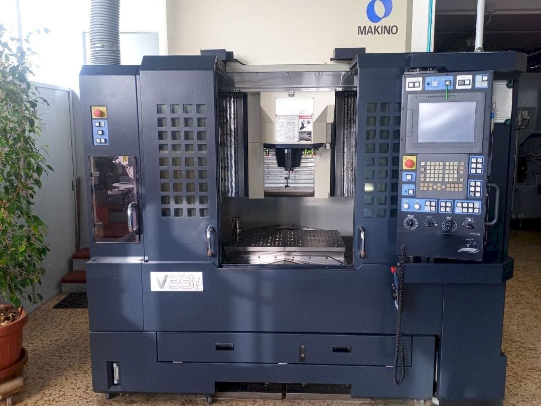 Makino V33i A15F-maskinen framifrån