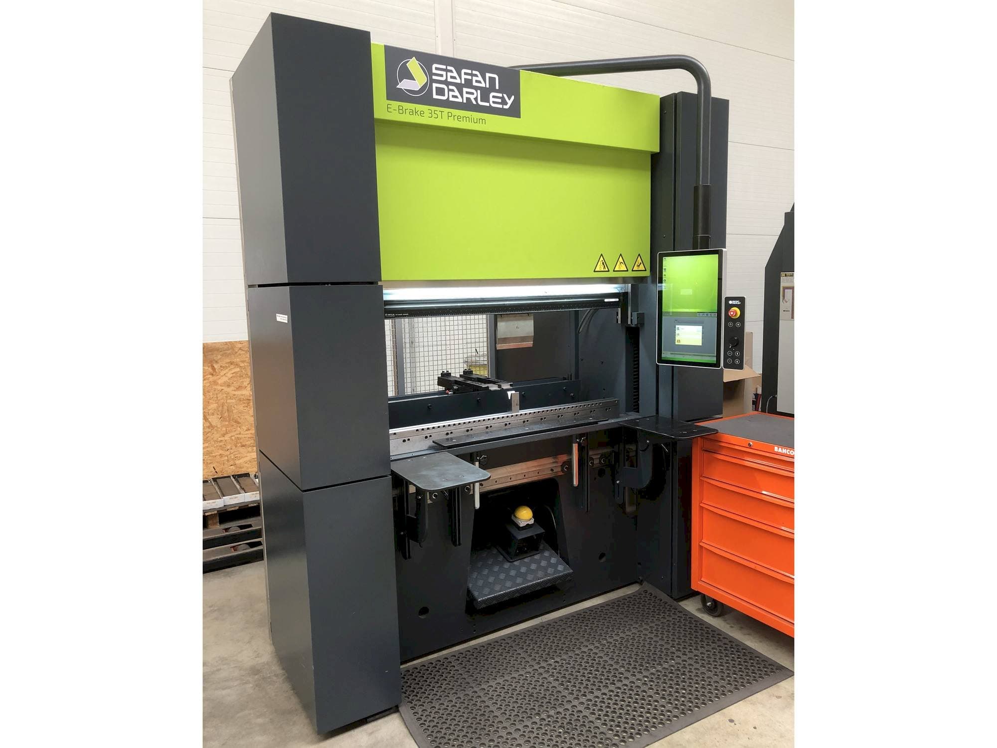 Safan Darley E-Brake 35T Premium-maskinen framifrån