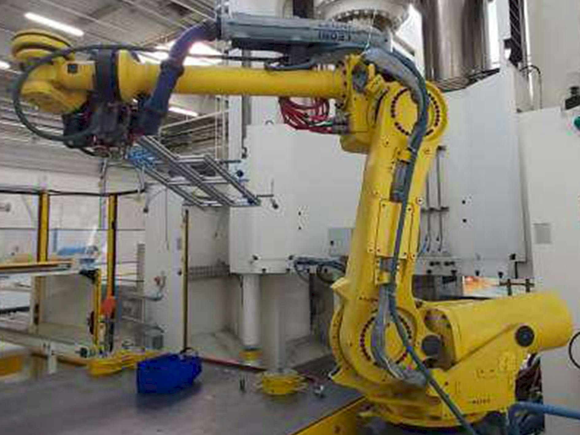 FANUC Robot R-2000iB/185L-maskinen framifrån