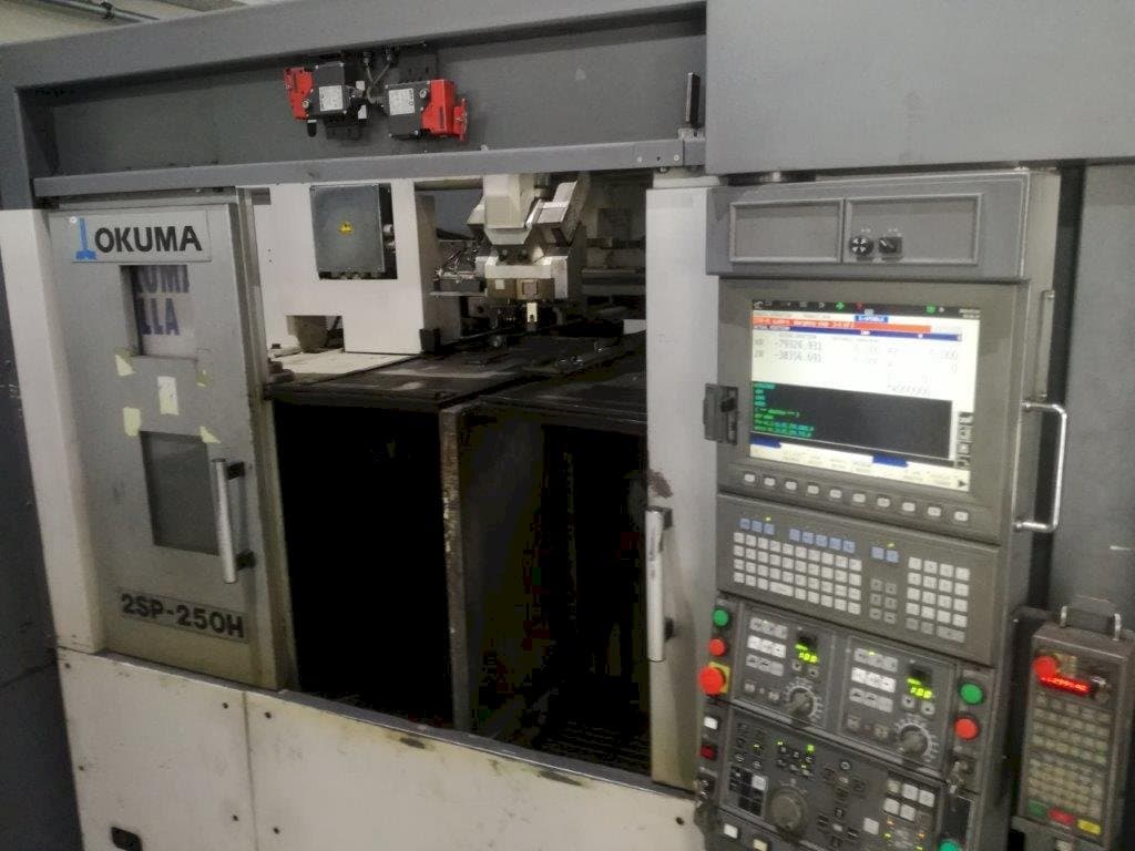 Okuma 2SP-250H-maskinen framifrån
