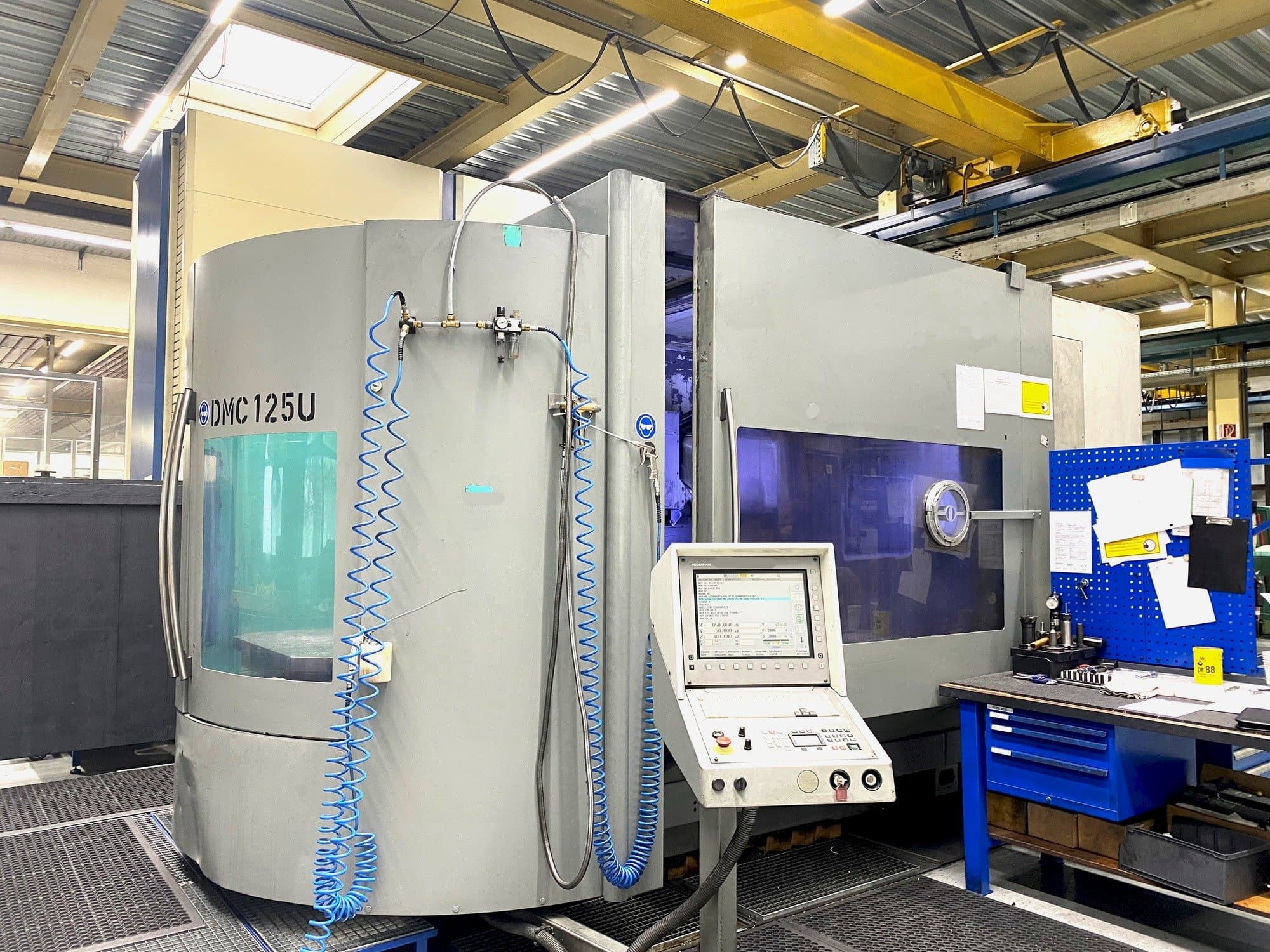 DMG Deckel Maho DMC 125 U-maskinen framifrån