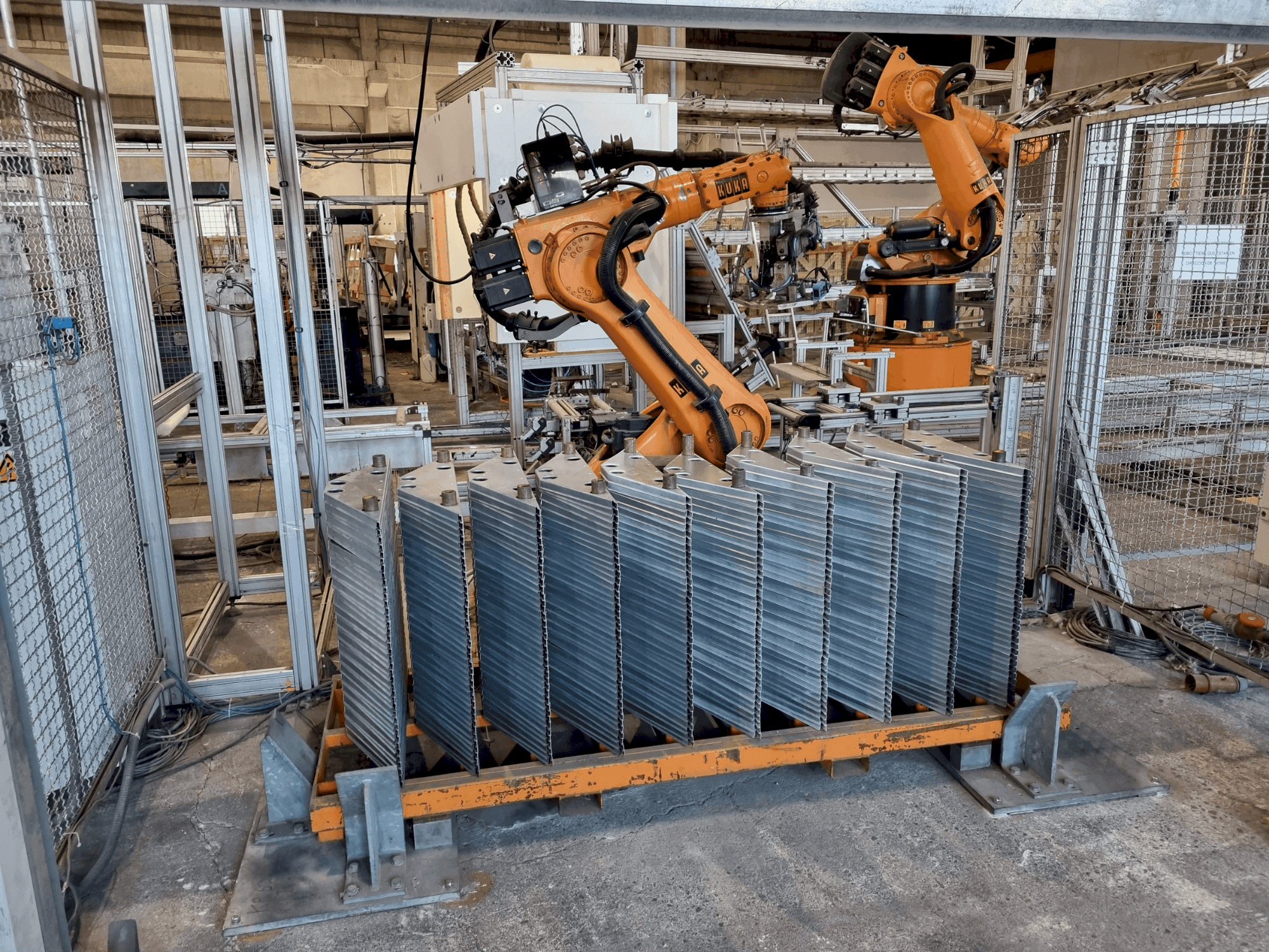 KUKA KR 360 L280-2-maskinen framifrån