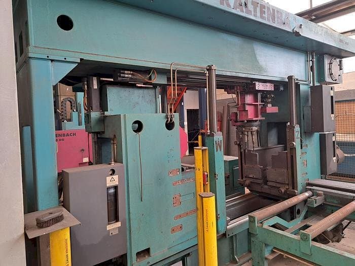 KALTENBACH KDX5 1015-maskinen sedd från vänster sida