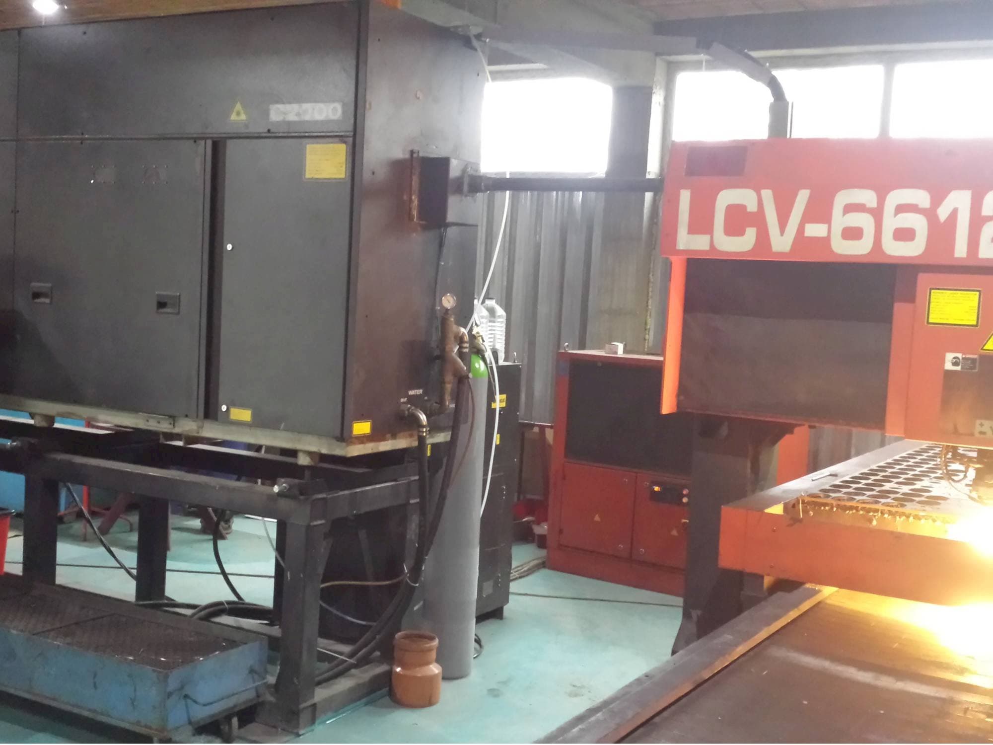 AMADA LCV 6612 II-maskinen framifrån