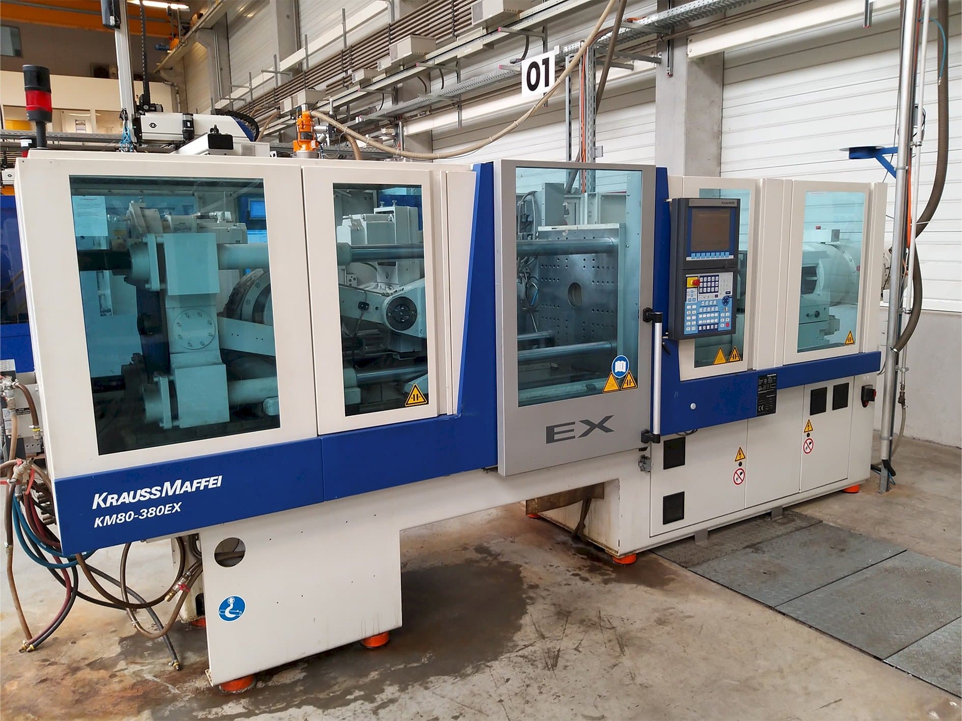 Krauss Maffei 80-380 Ex-maskinen framifrån