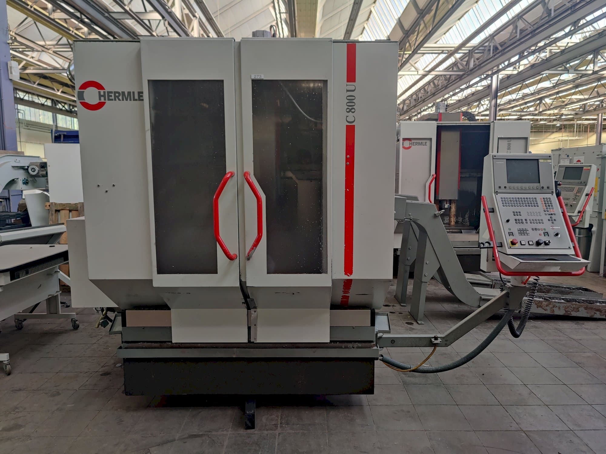 HERMLE C800U-maskinen framifrån