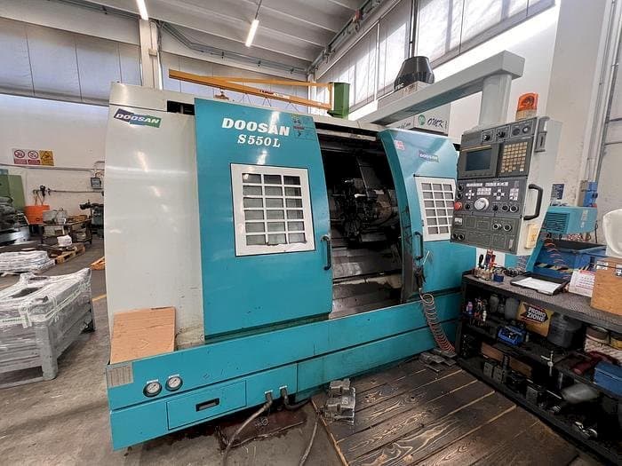 Doosan S550L-maskinen framifrån