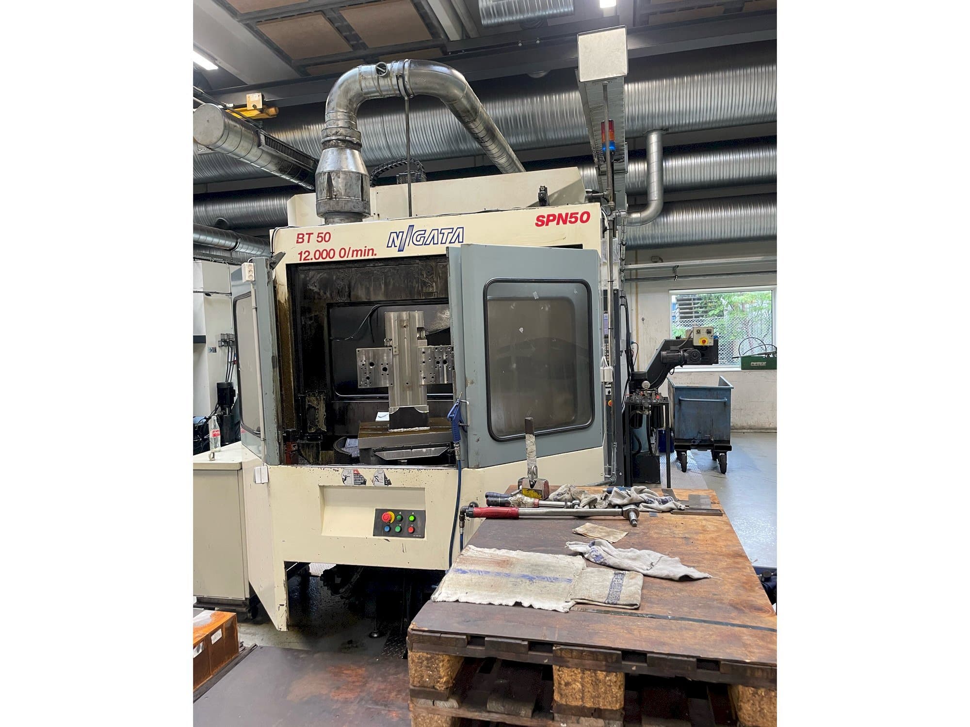 Niigata SPN 50-maskinen framifrån