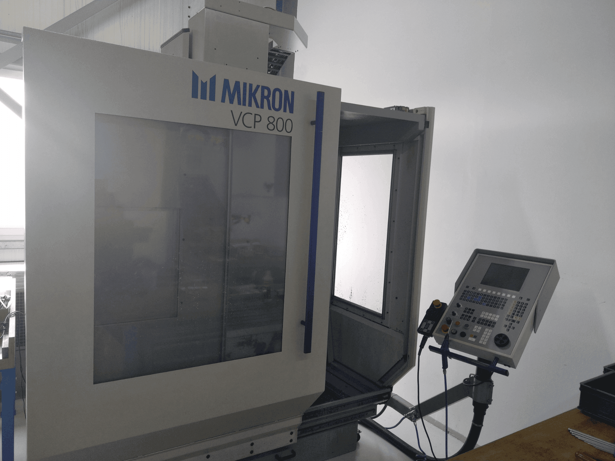 MIKRON VCP 800-maskinen framifrån