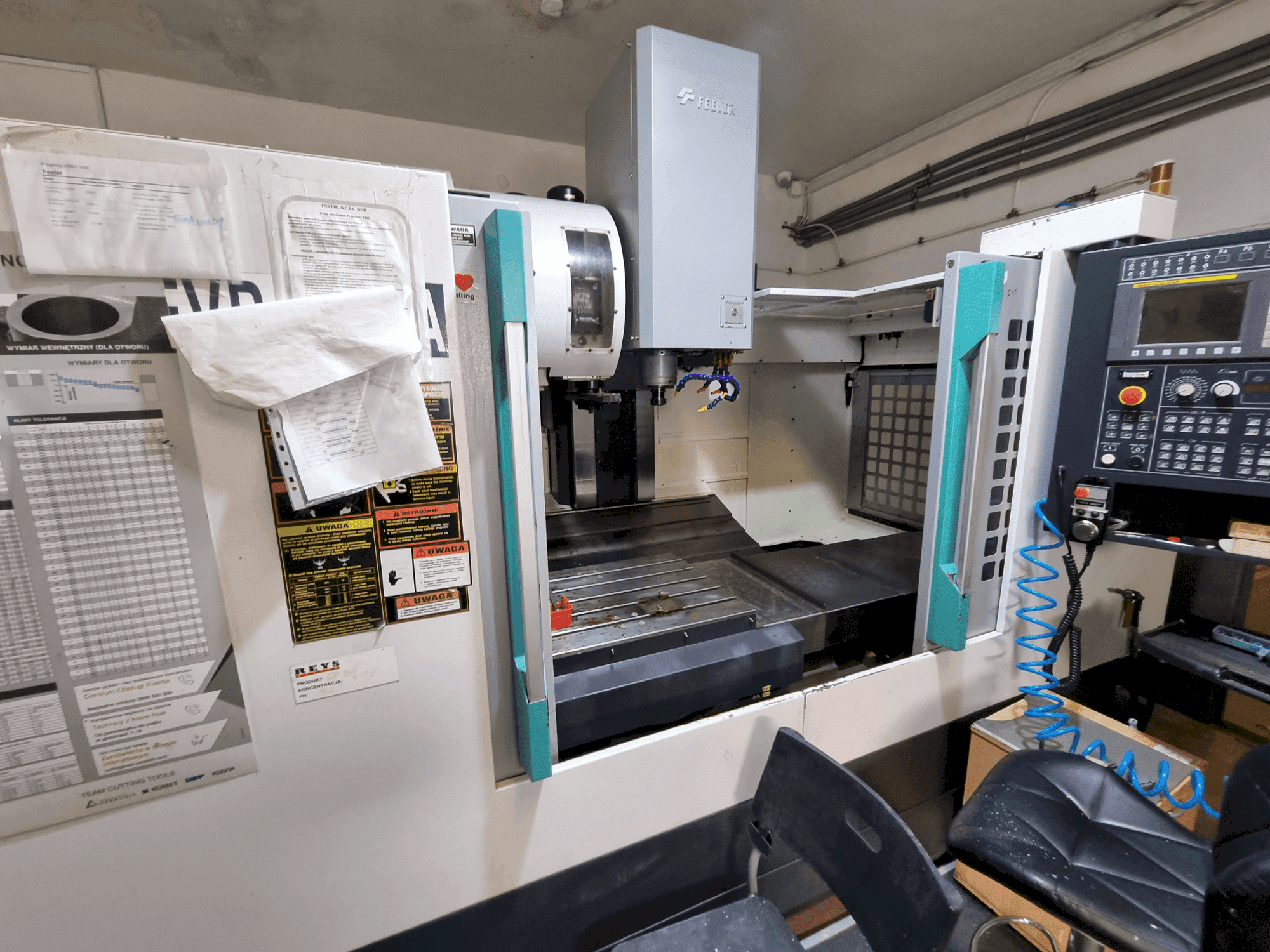 Feeler FVP1300A-maskinen framifrån