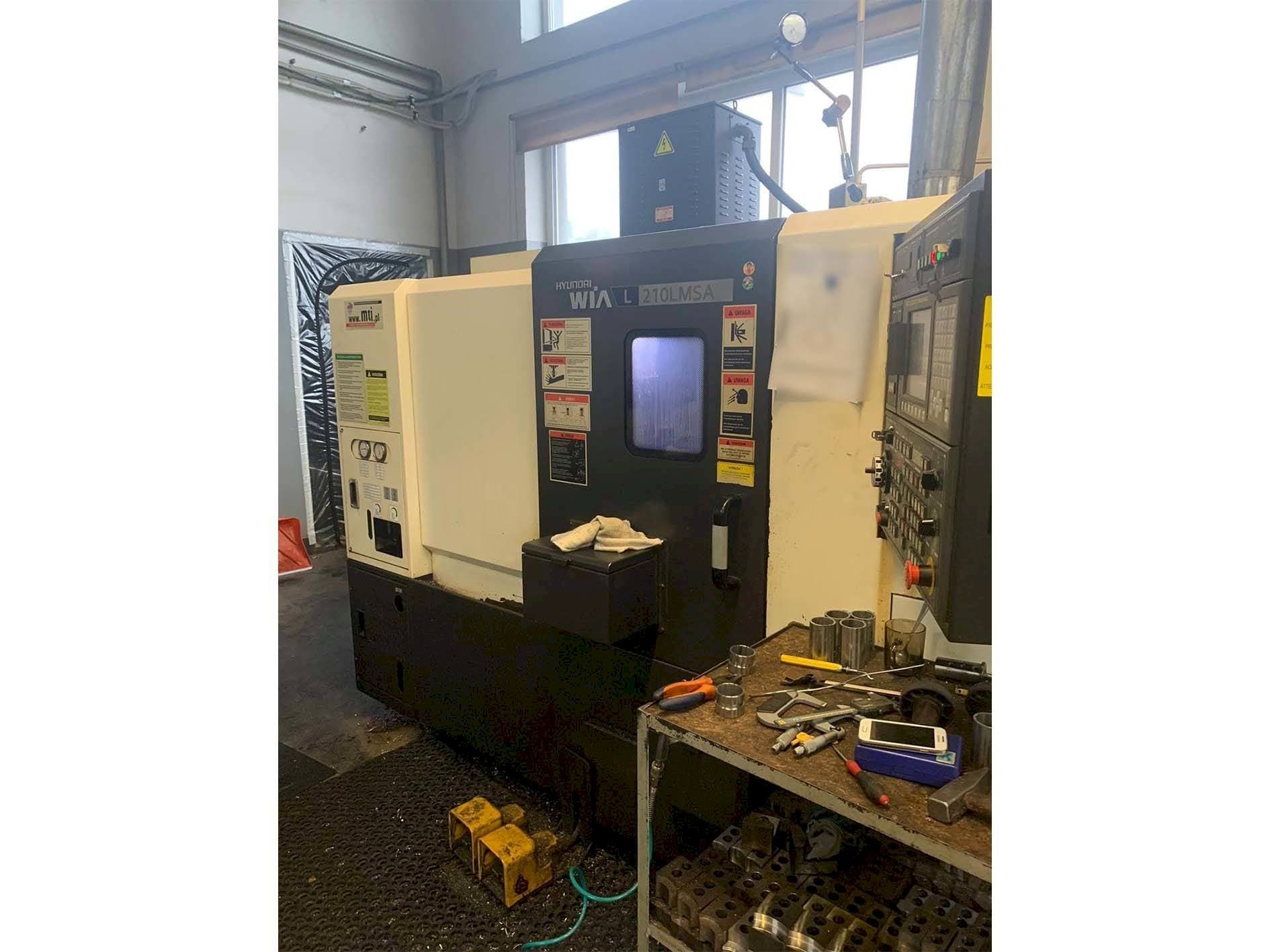 Hyundai Wia L210LMSA-maskinen framifrån