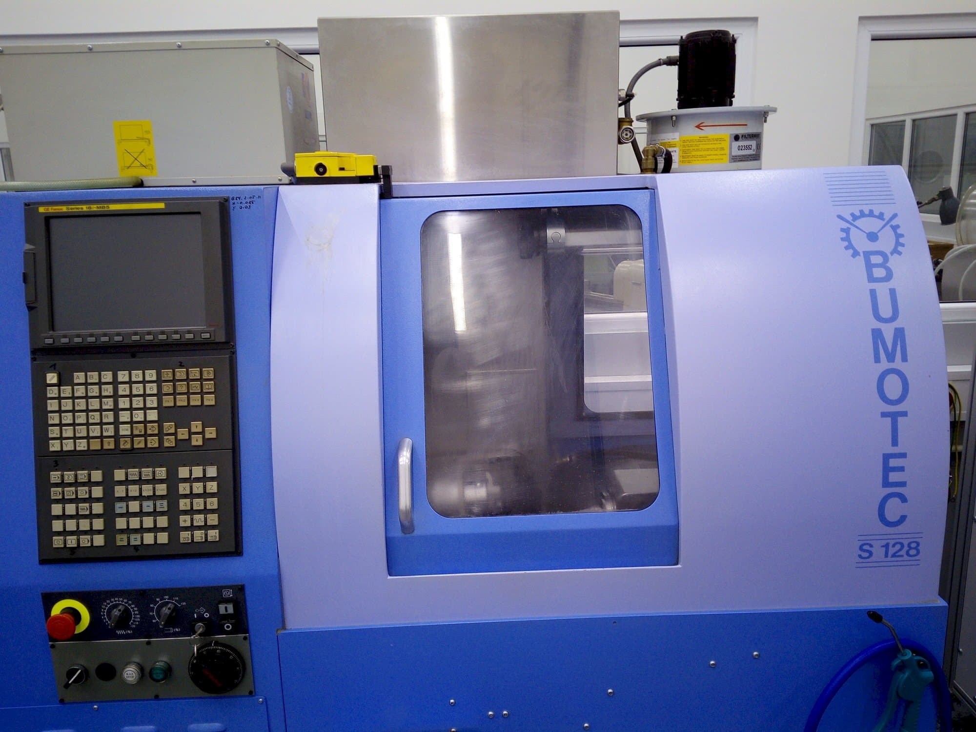 Bumotec S 128-maskinen framifrån