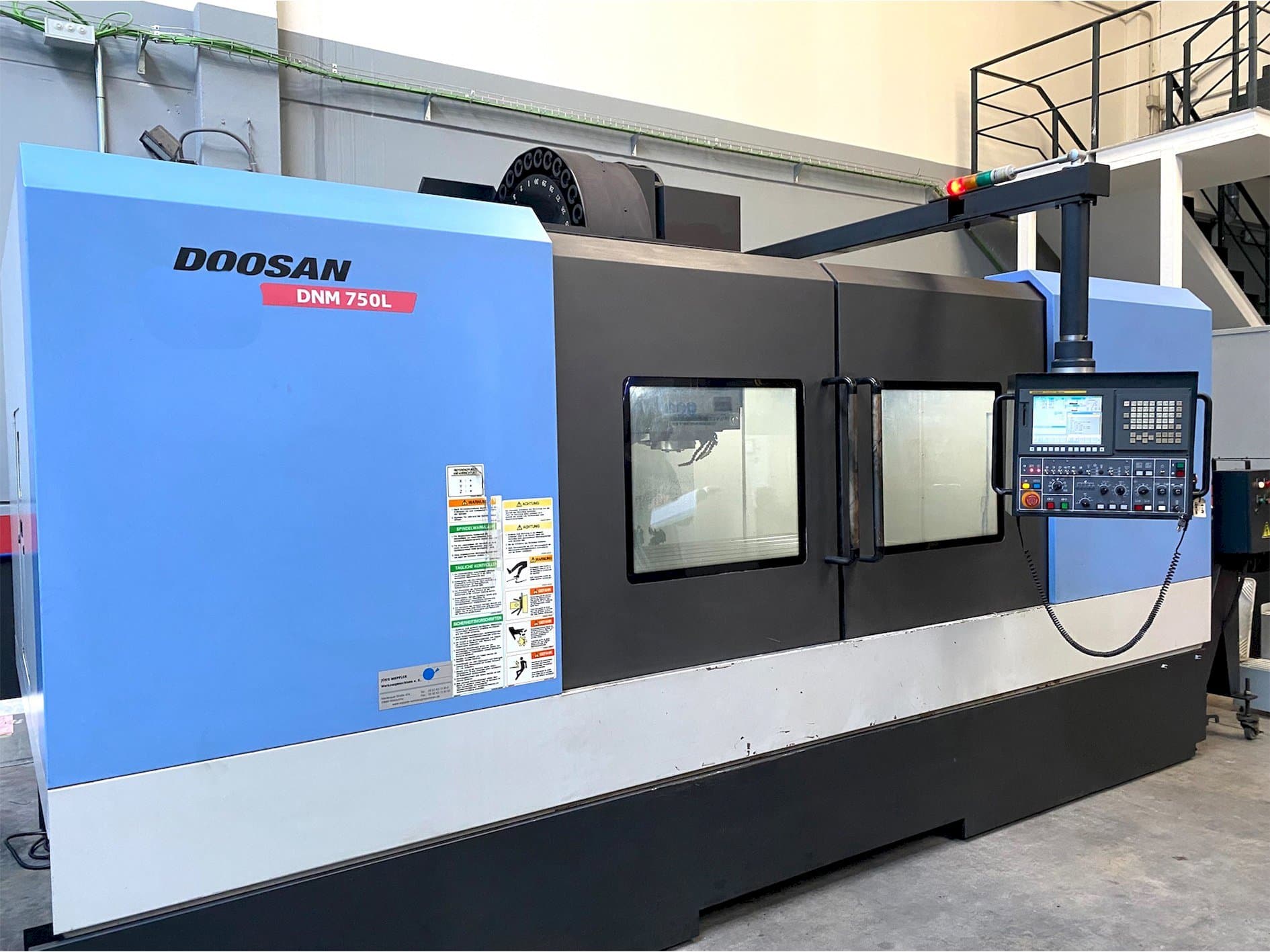 Doosan DNM705L-maskinen framifrån