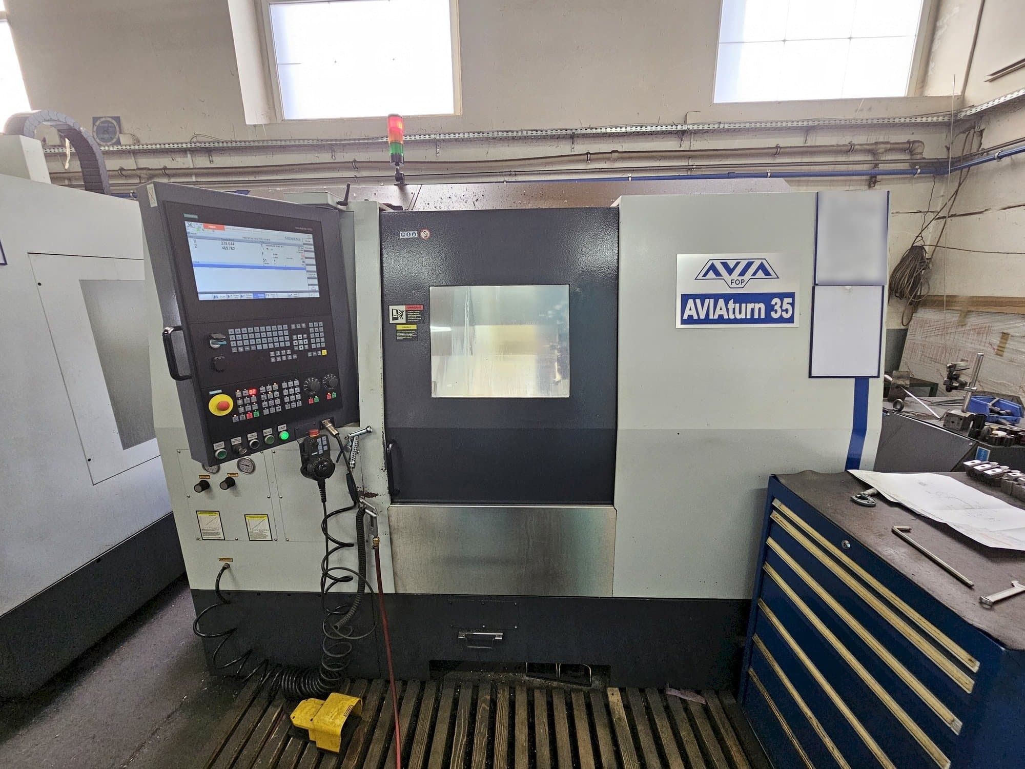 Avia AVIAturn 35-maskinen framifrån