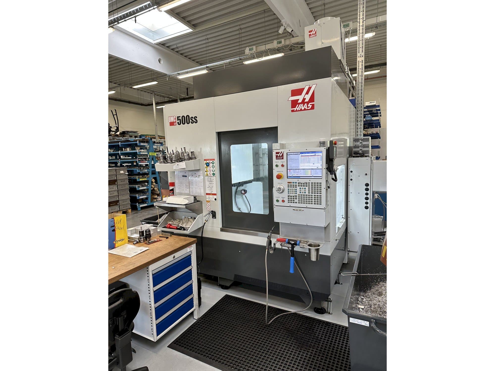HAAS UMC-500SS-maskinen framifrån