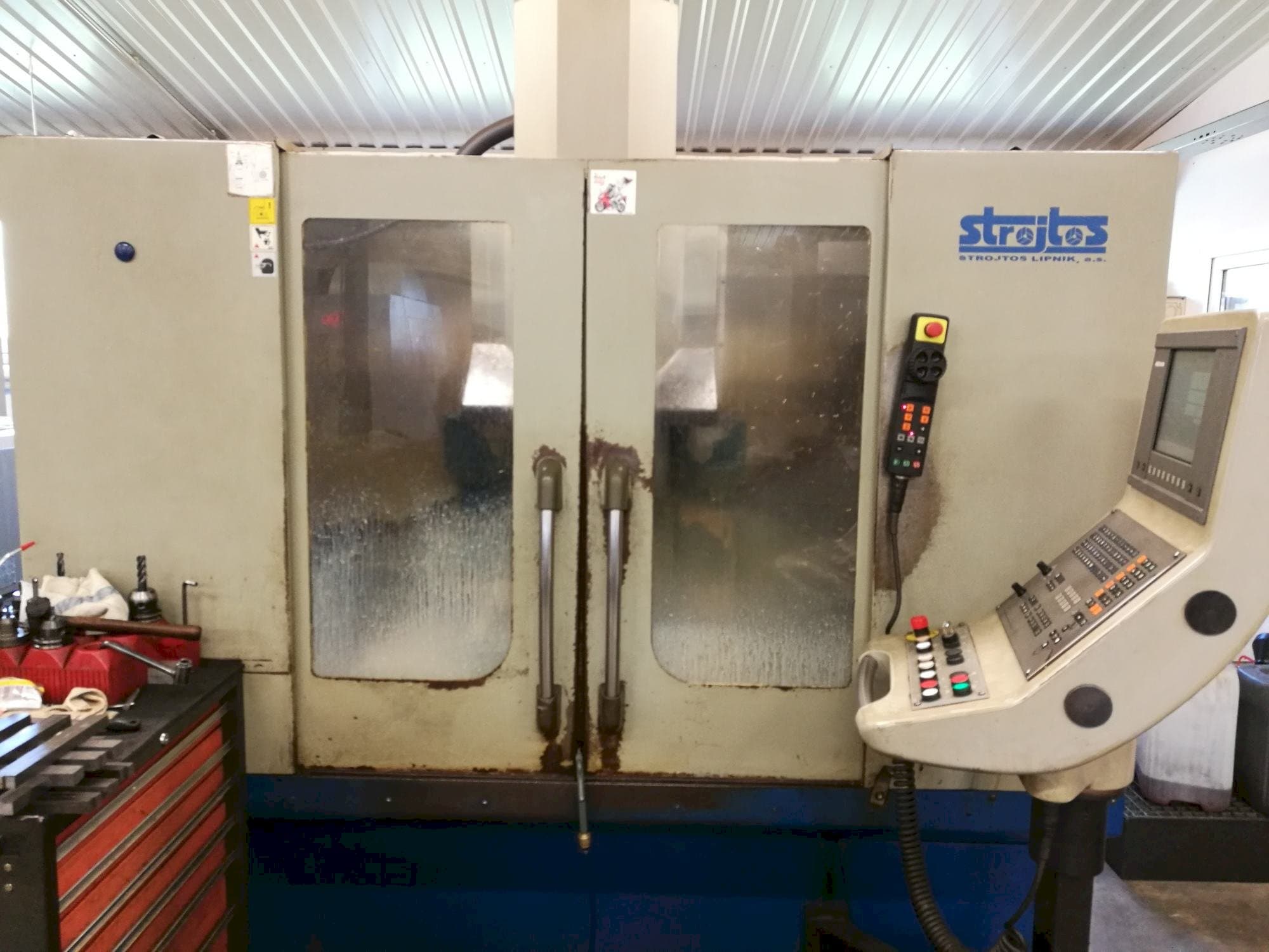 Strojtos VMC 40/8-maskinen framifrån