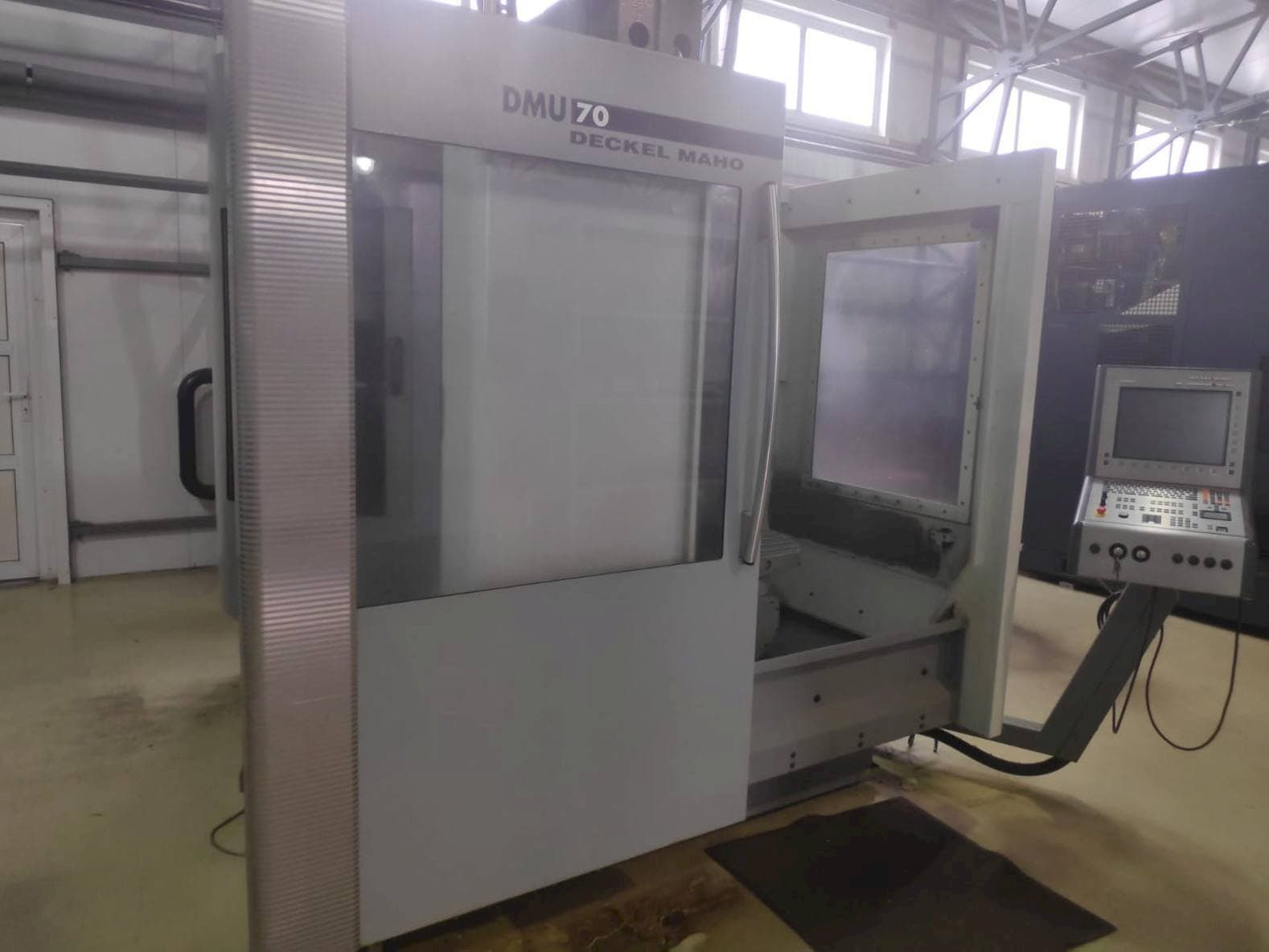 DECKEL MAHO DMU 70-maskinen framifrån