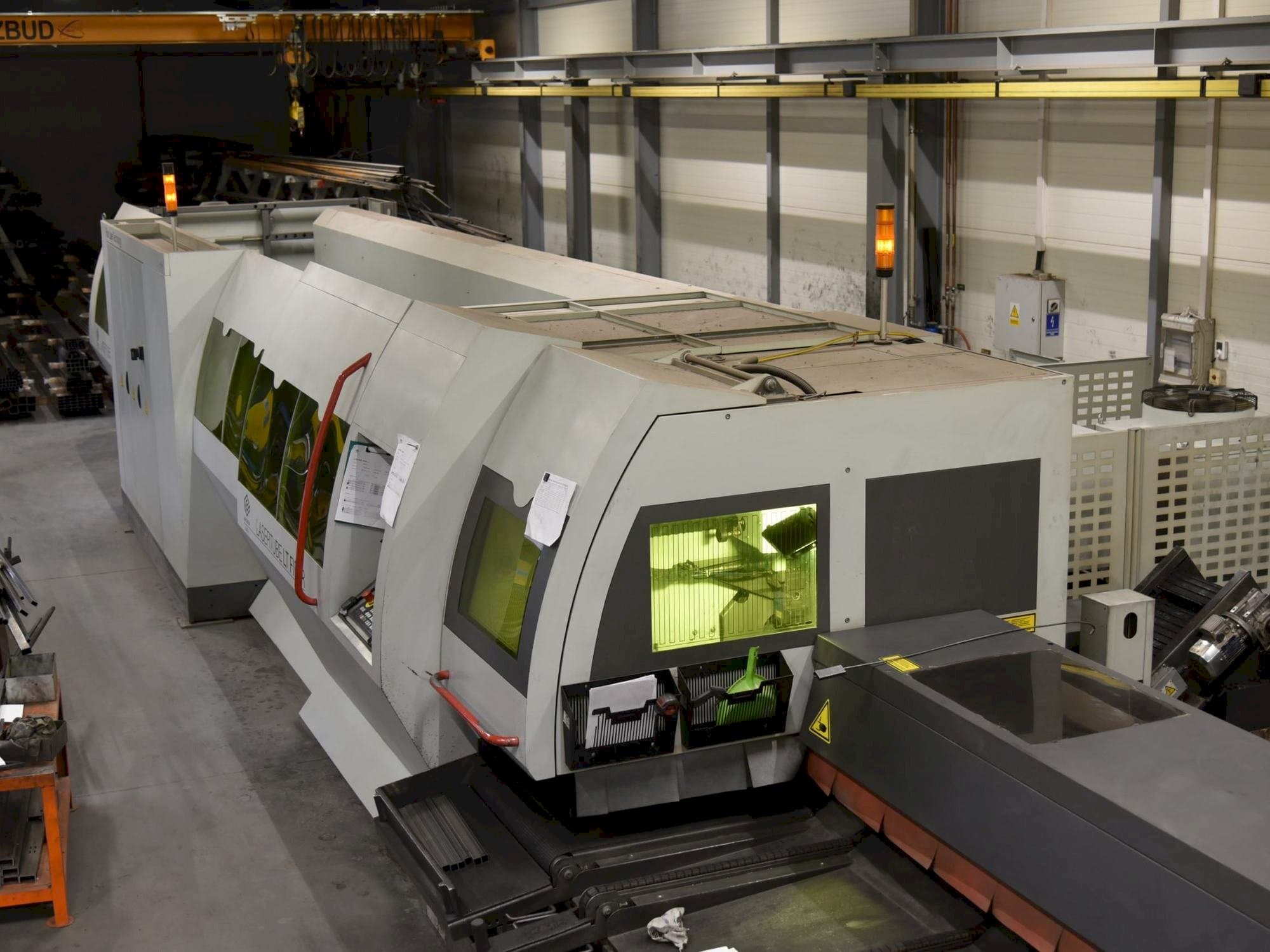 BLM ADIGE LaserTube LT Fiber-maskinen framifrån