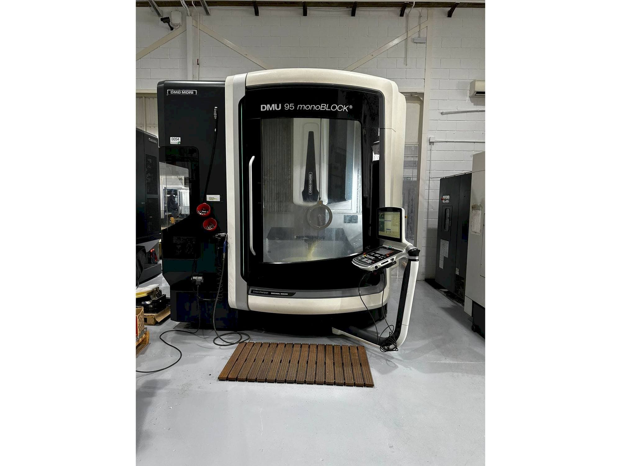 DMG MORI DMU 95 monoBLOCK-maskinen framifrån