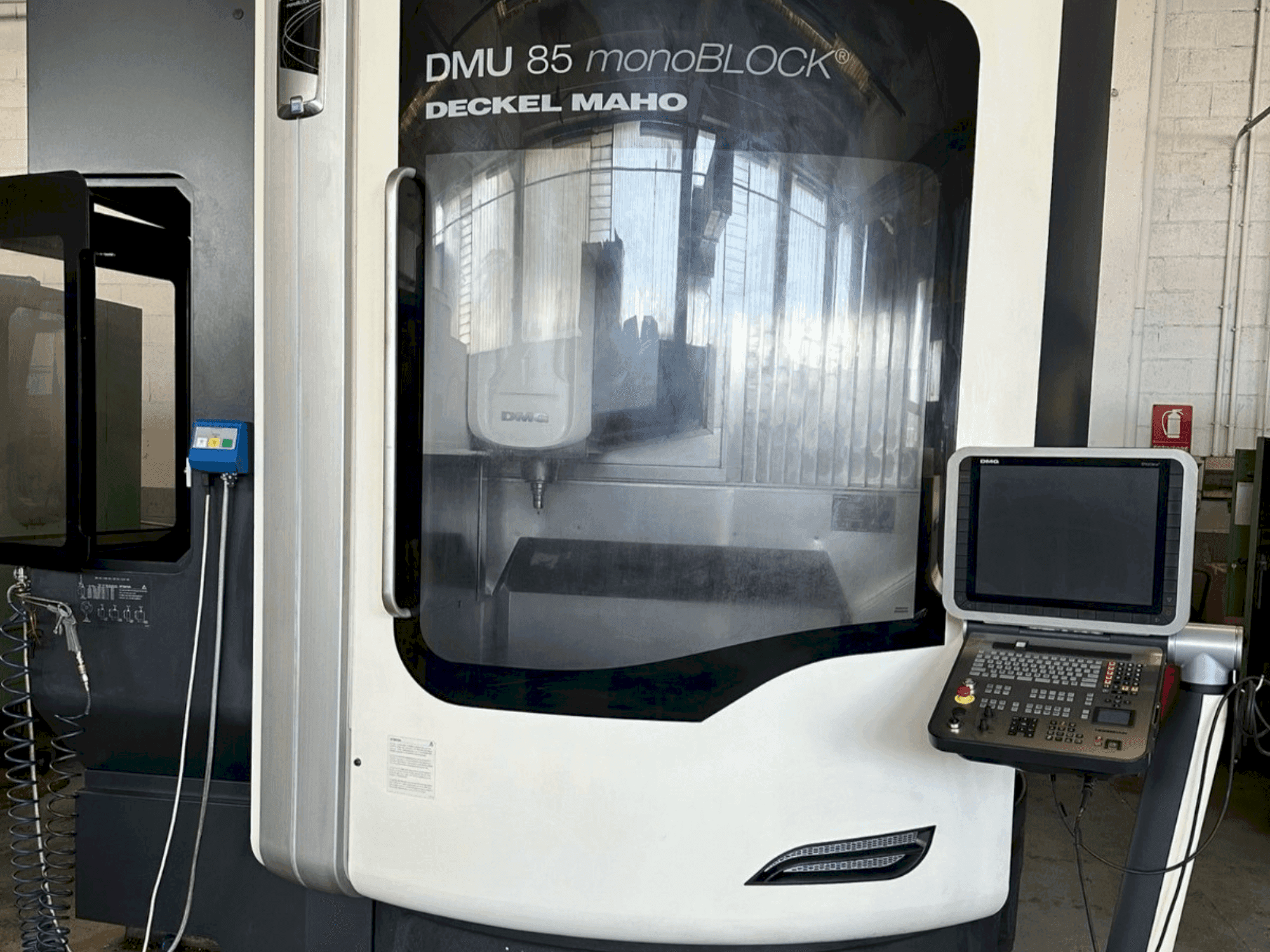 DMG DECKEL MAHO DMU 85 Monoblock-maskinen framifrån