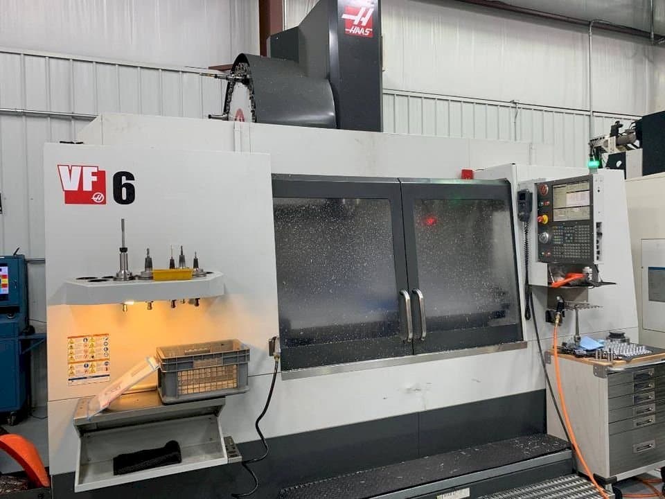 HAAS VF-6/50-maskinen framifrån