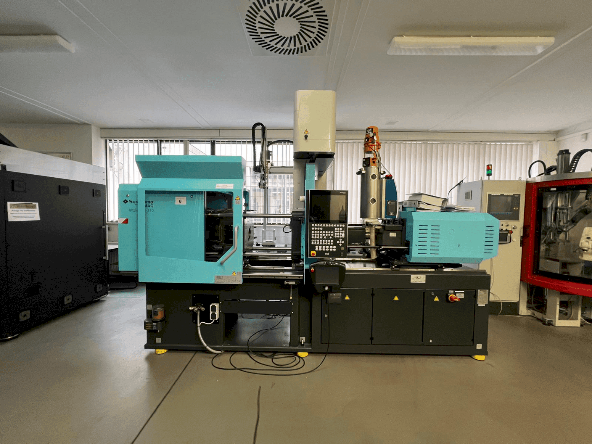 SUMITOMO SHI DEMAG Intelect 2 50/370-110-maskinen framifrån