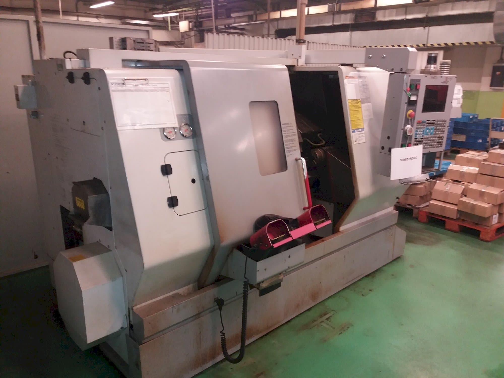HAAS TL-15HE-maskinen framifrån