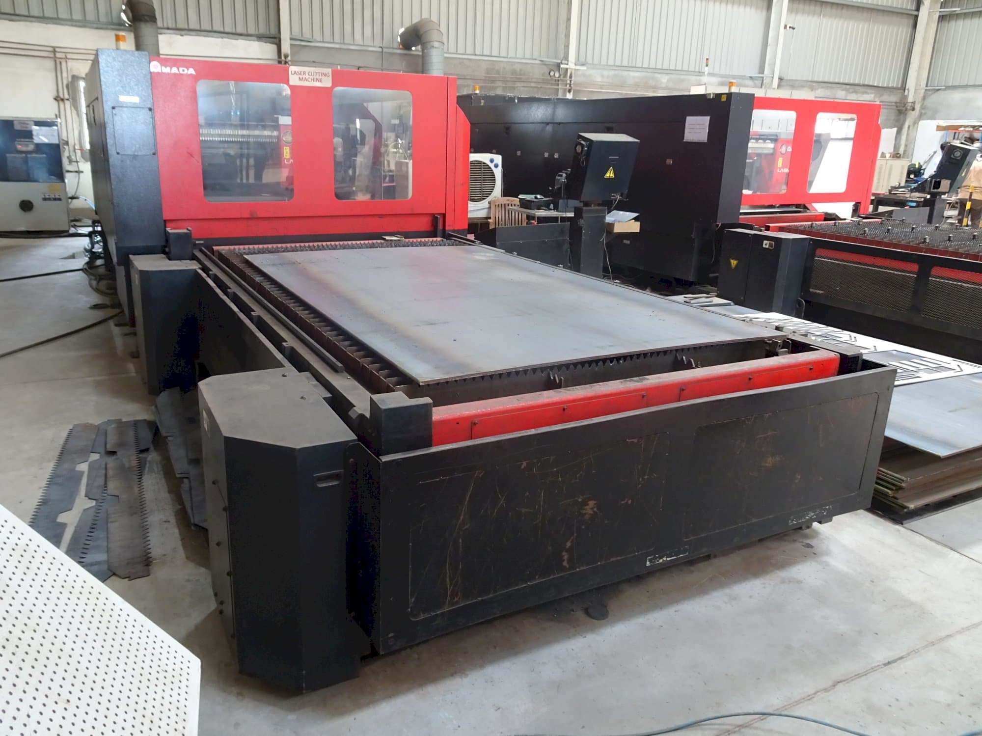 AMADA-maskinen framifrånF03015 NT