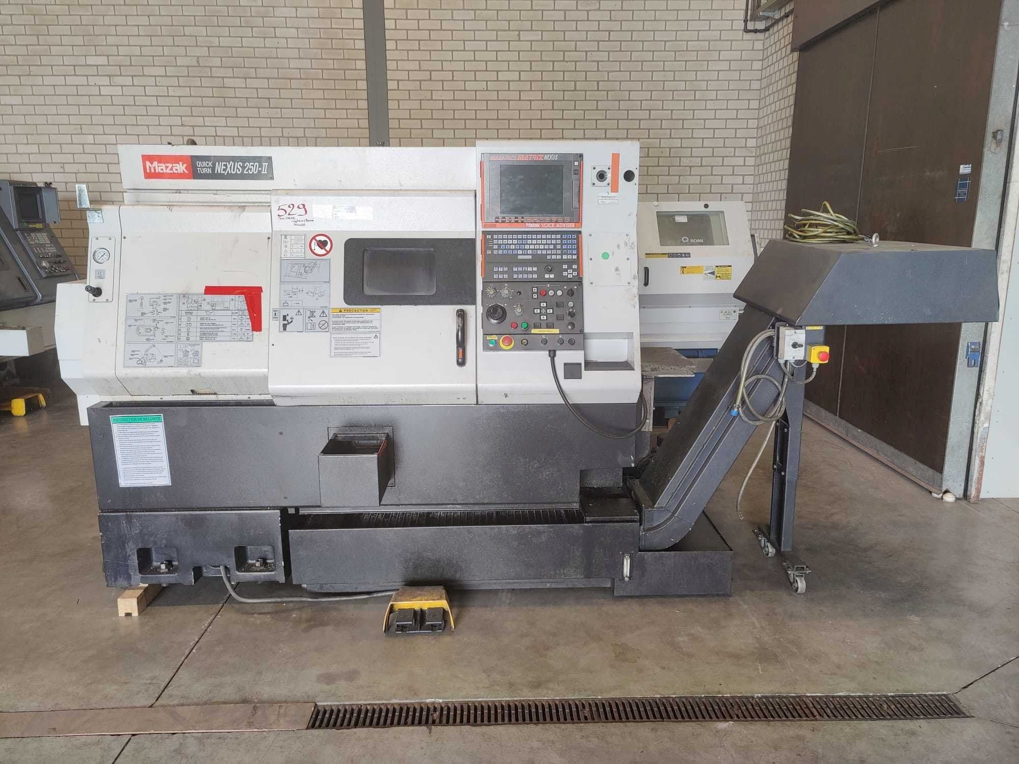 Mazak Quick Turn Nexus 250-II-maskinen framifrån