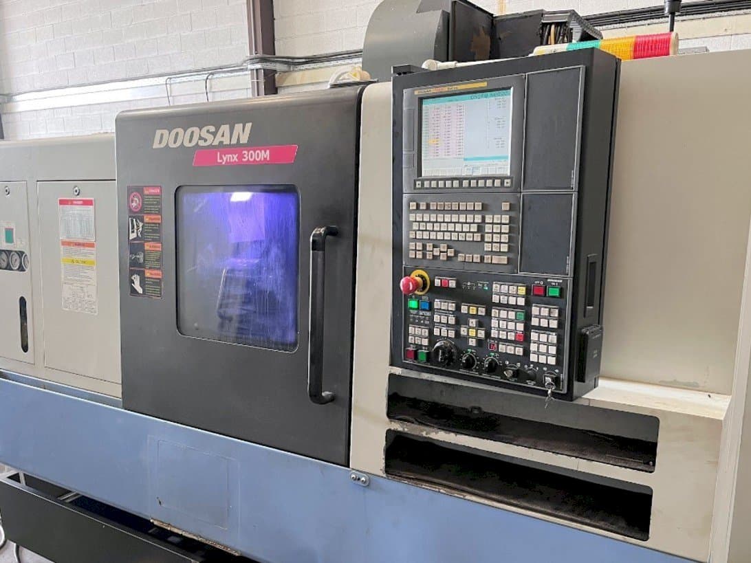 Doosan Lynx 300M-maskinen framifrån