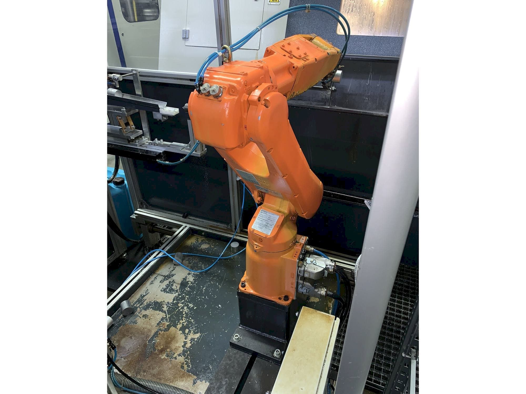 Yaskawa Motoman YR-MH005LS-A12-maskinen framifrån