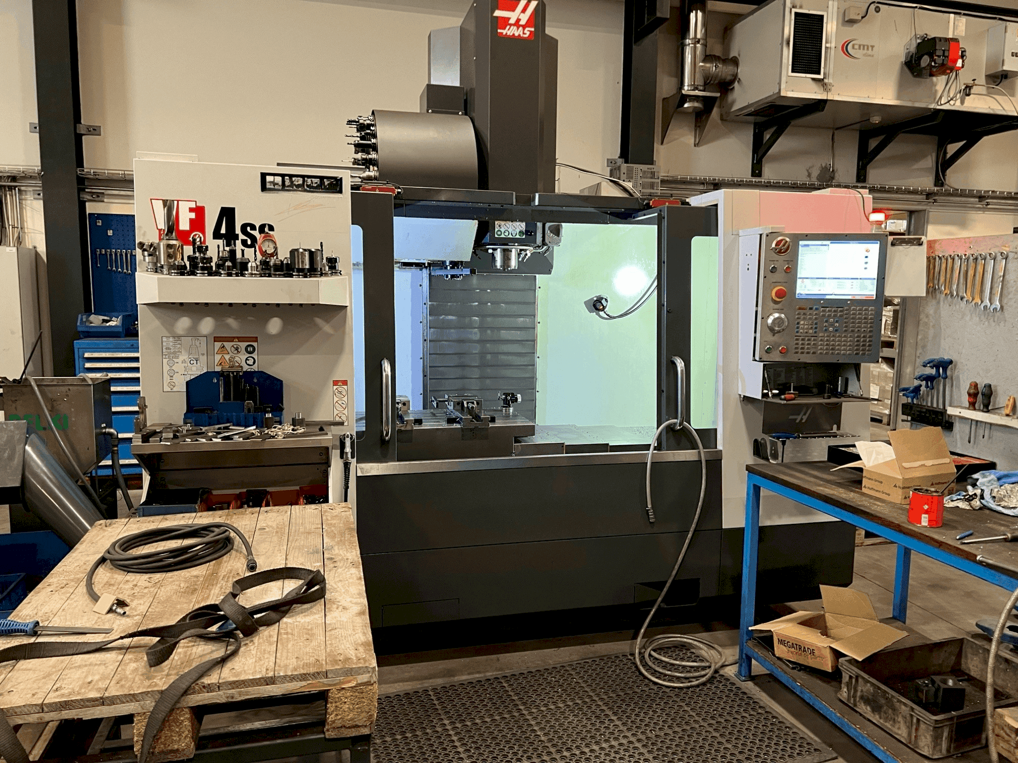 HAAS VF-4SS-maskinen framifrån