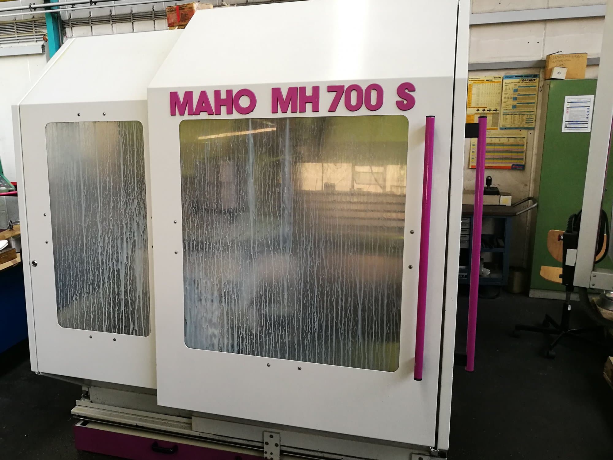 Maho-maskinen framifrånMH 700 S