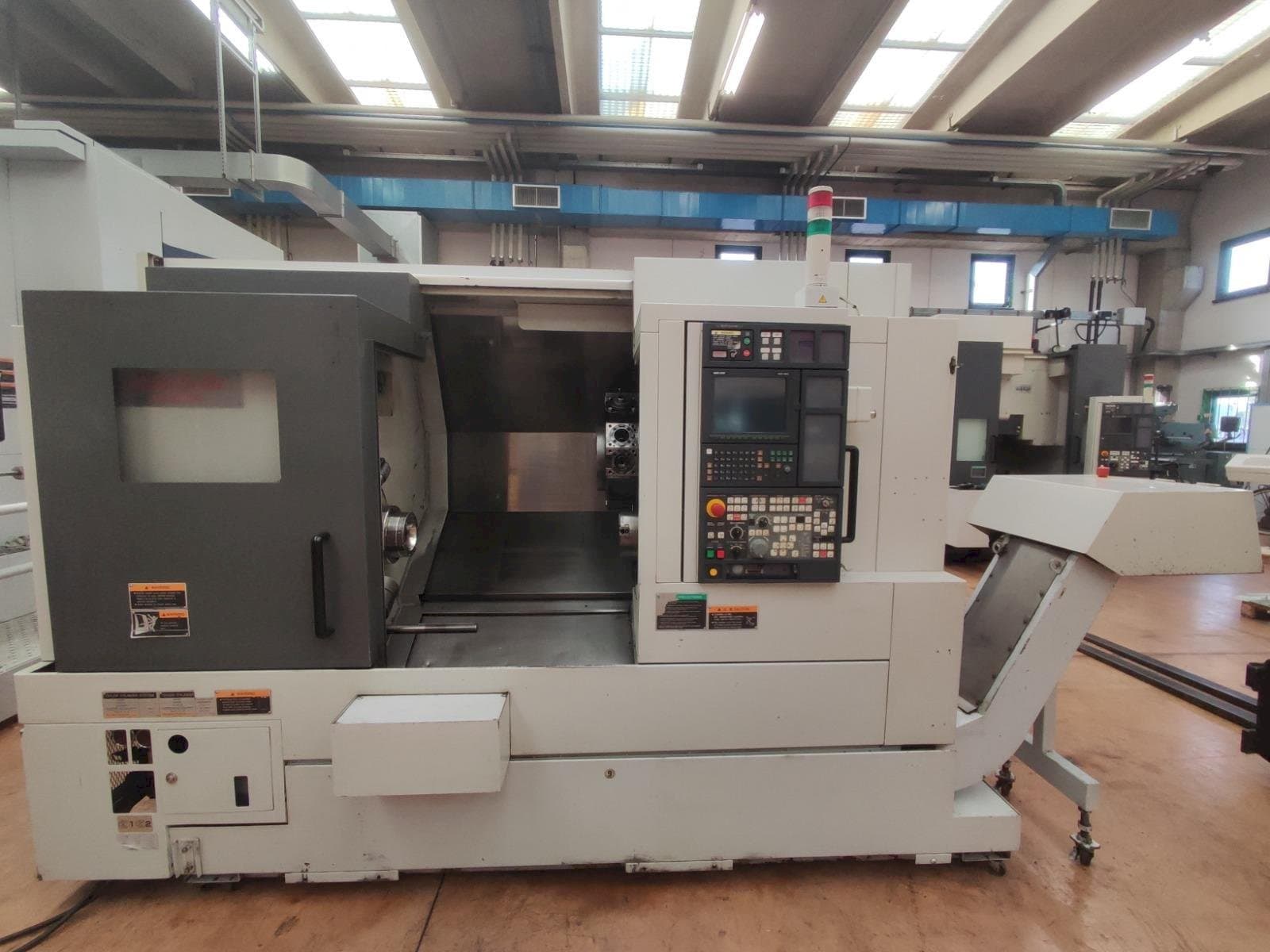 MORI SEIKI NL2500/700 SMC-maskinen framifrån