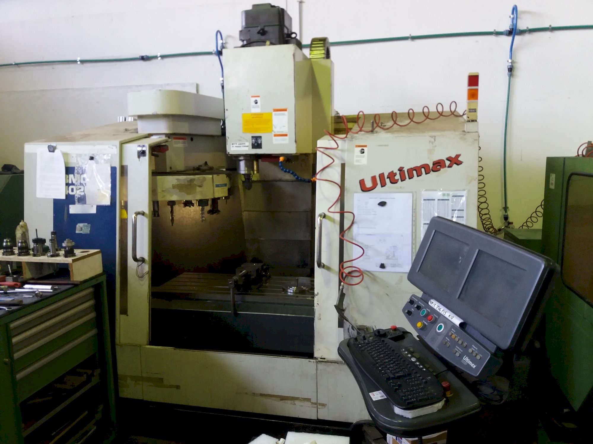 Hurco BMC 420 HT-maskinen framifrån