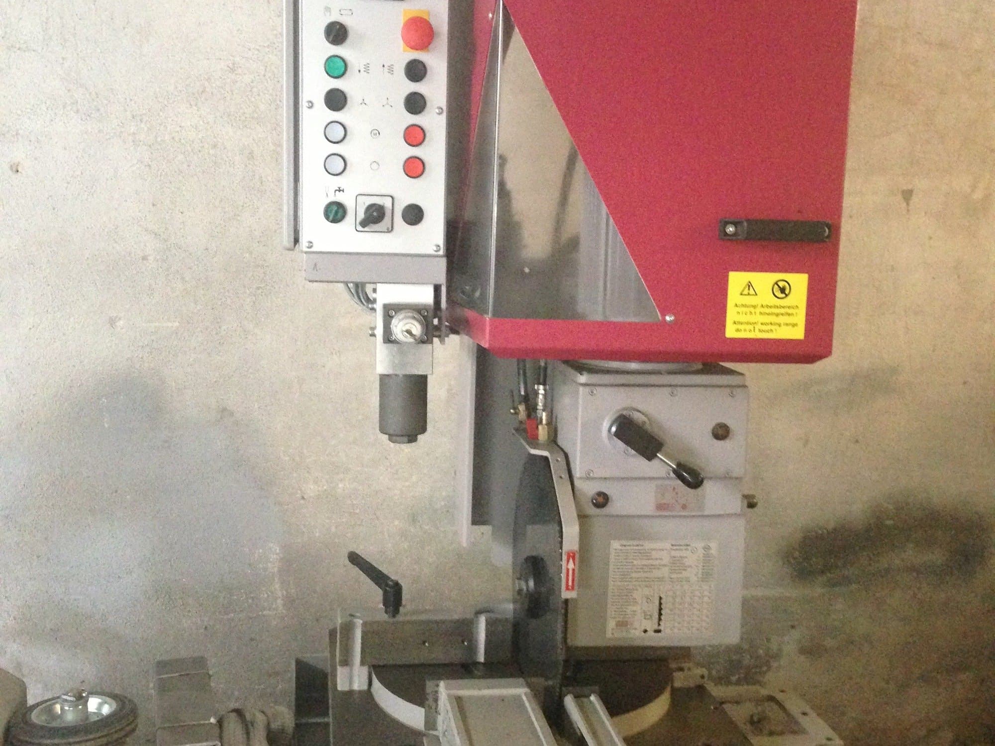 Behringer VMS 400 H-maskinen framifrån