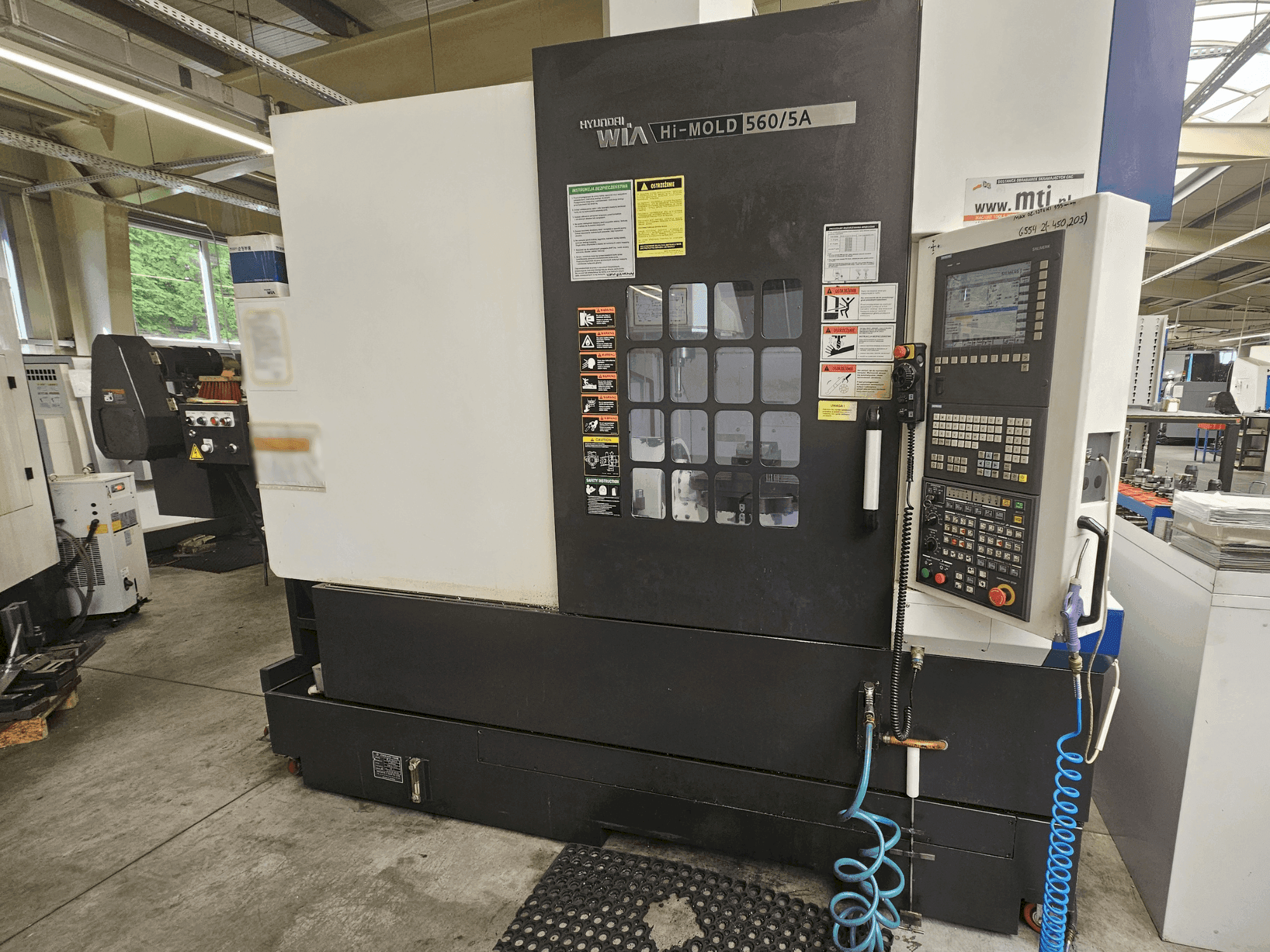 Hyundai Wia Hi-MOLD 560/5A-maskinen framifrån