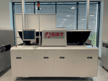 SMT UV 3/-3-maskinen framifrån