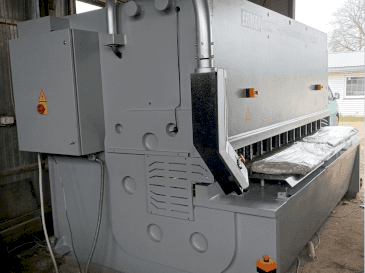 ERMAKSAN HVR 3100-16-maskinen framifrån