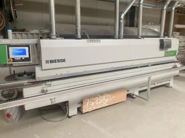 BIESSE AKRON 1440-maskinen framifrån